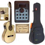 Antonio de Toledo Josémi Carmona con cutaway y previo con efectos Guitarra flamenca blanca 