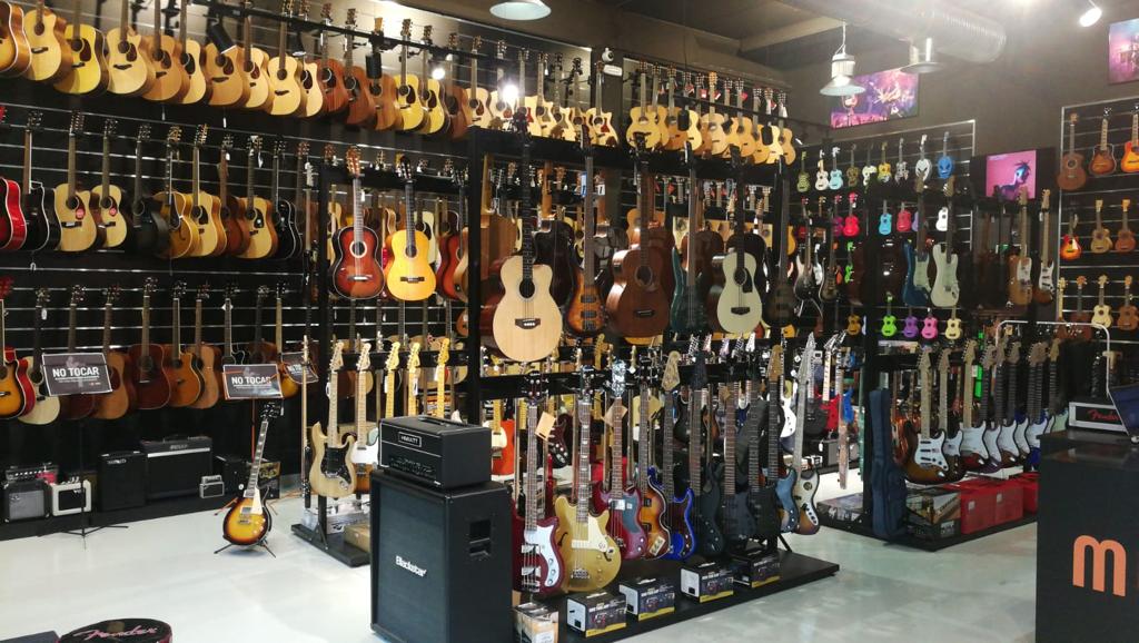 guitarras en Musicopolix Sanse Nuevo Local