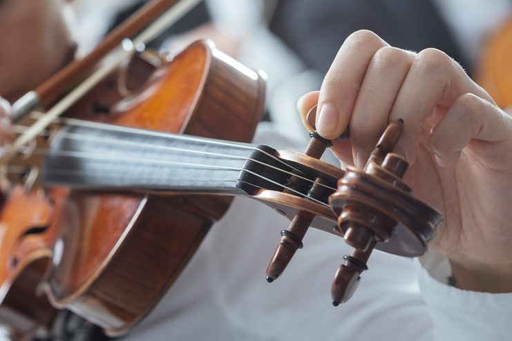cómo afinar un violín portada