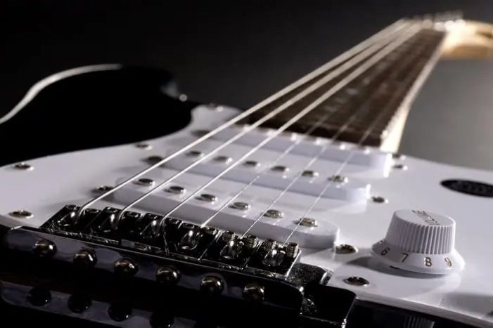 las partes de una guitarra eléctrica portada
