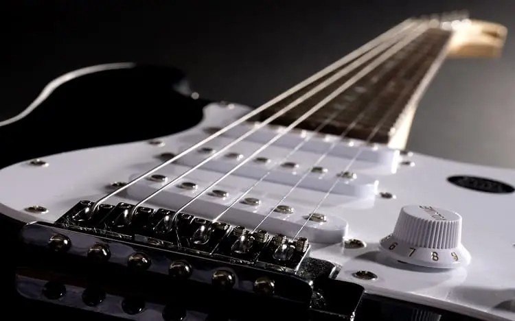 las partes de una guitarra eléctrica portada